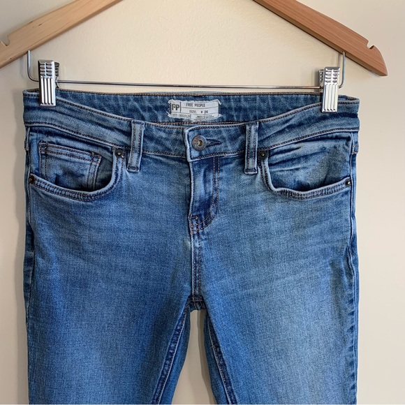 free people KENTUCKY BLUE  Slit Raw
Hem Jeans . - Picture 3 of 7